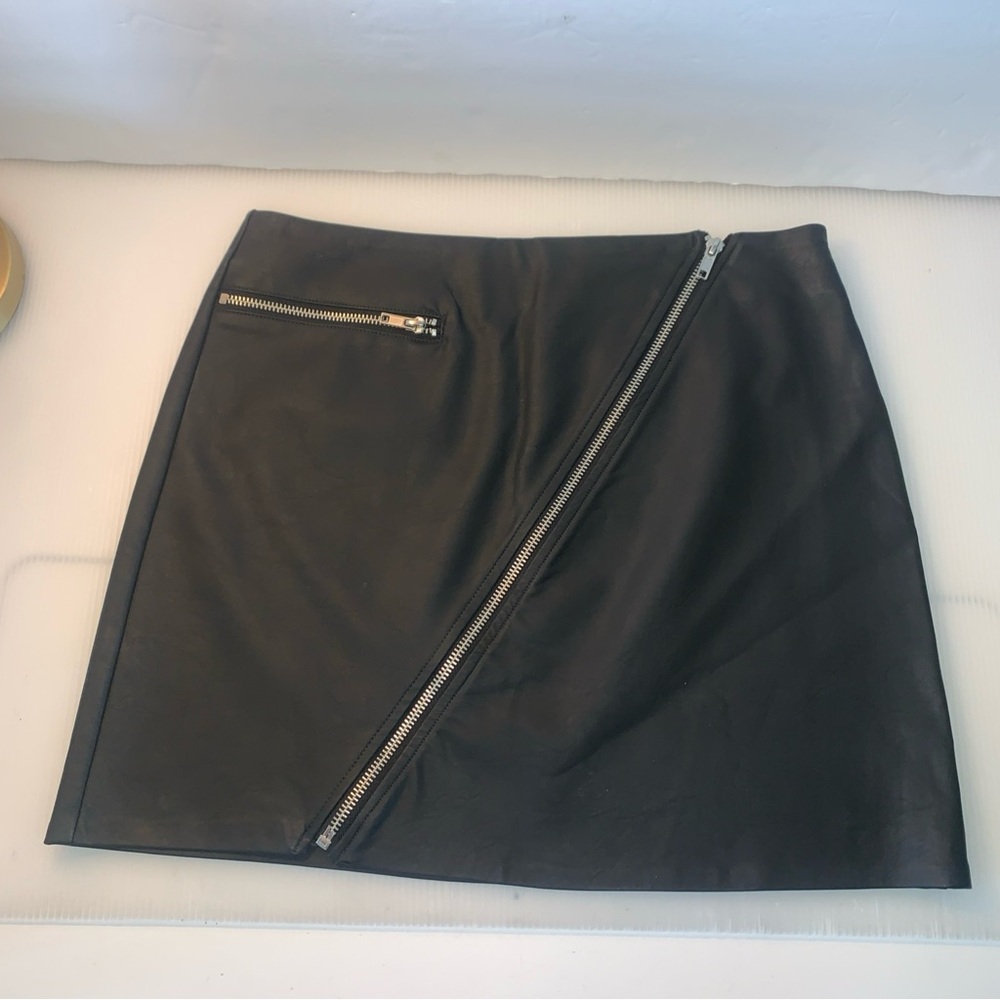 Kendall & Kylie Black Asymmetrical Pencil Mini Skirt Small